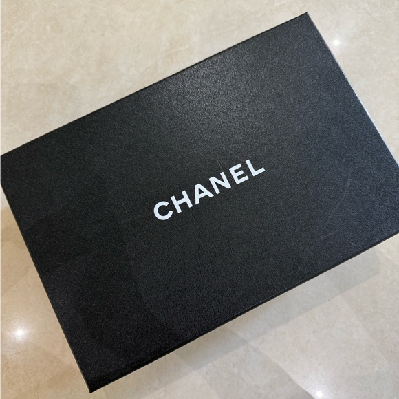 Chanel Box - Picture 1 of 11